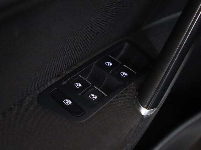 Volkswagen GOLF 1.5 TSI Aut.Highline R-Line Trekhaak/led/Ad.Cruise