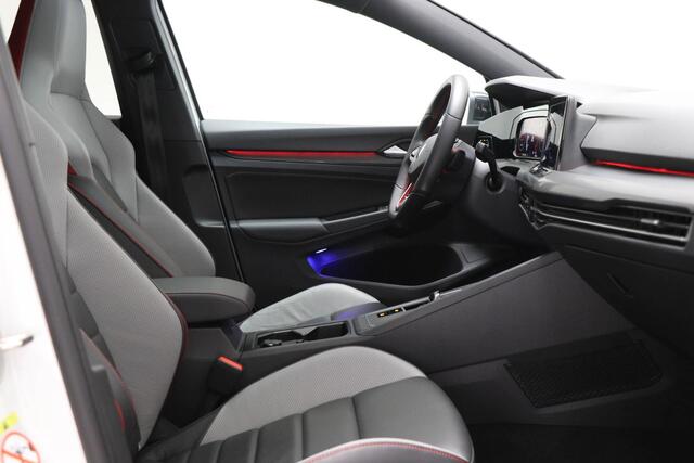 Volkswagen GOLF 2.0 TSI GTI Clubsport | LEDER PACK | IQ LIGHT | PANORAMADAK | STOELKOELING | 19"