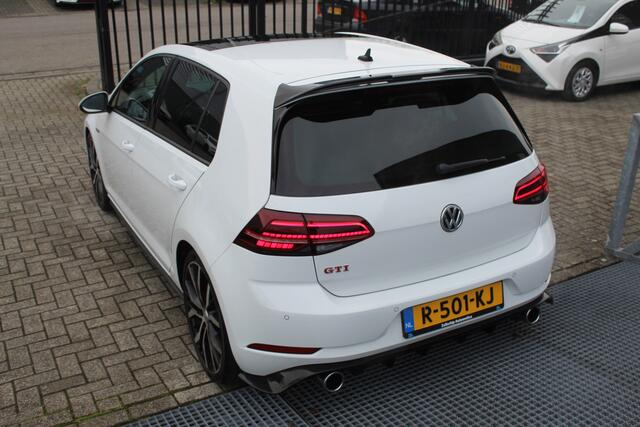 Volkswagen GOLF 2.0 TSI GTI Performance Panoramadak/Adaptive cruise control/Digital dash/Achteruitrijcamera/Climate control/Keyless/Parkeersensoren rondom/Dynaudio/19" velgen/Stoel en spiegelverwarming