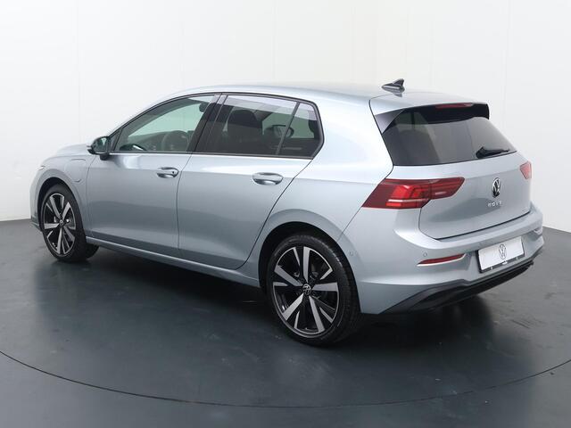 Volkswagen GOLF 8 Life Edition 1.5 eHybrid 150 kW / 204 PK DSG | Stoel- & stuurwielverwarming |