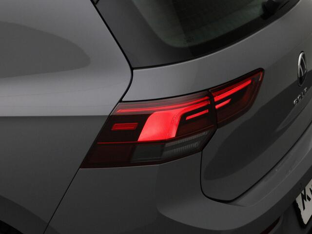 Volkswagen GOLF 1.5 eTSI 130pk DSG R-Line · Navigatie · Apple/Android Car Play · Camera + Parkeersensoren