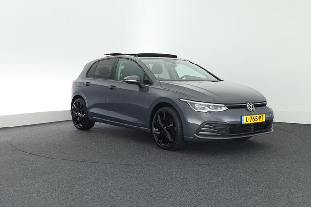 Volkswagen GOLF 1.5 TSI 130pk Style Carplay Stoelverwarming Panoramadak Trekhaak