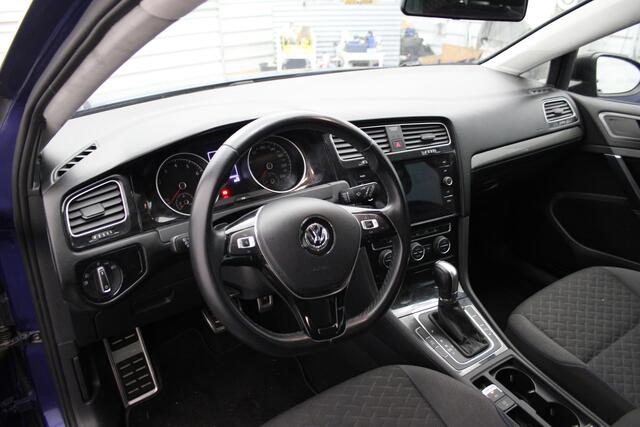 Volkswagen GOLF 1.5 TSI Highline nette automaat met trekhaak