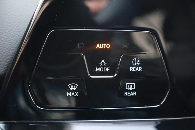 Volkswagen GOLF 1.0 eTSI Life 81KW/110PK DSG, afneembare trekhaak, Vier seizoenenbanden, privacy glas, navigatie, winterpakket stoelverwarming, pdc voor en achter, bi colour velgen, stuurwielverwarming, ACC, discover navigatie, carplay