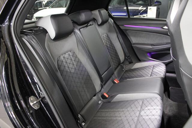 Volkswagen GOLF 1.5 eTSI R-Line / PANO. / IQ. LIGHT / 19'' LMV / CAMERA /