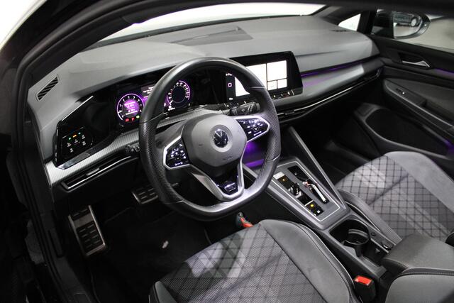 Volkswagen GOLF 1.5 eTSI R-Line / PANO. / IQ. LIGHT / 19'' LMV / CAMERA /