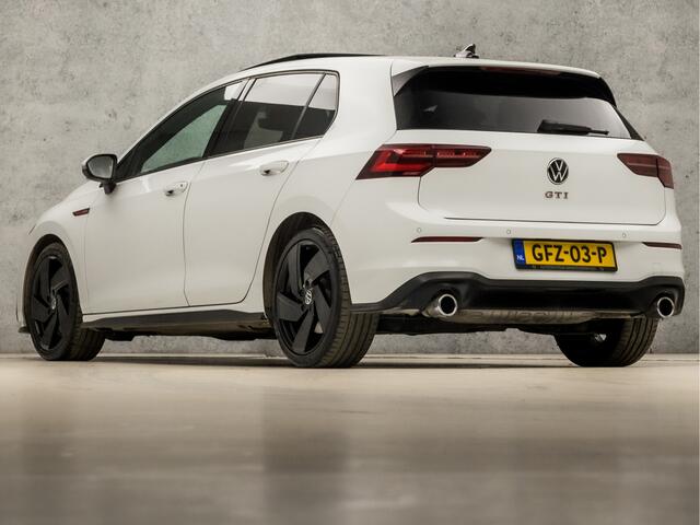 Volkswagen GOLF 2.0 TSI GTI 245Pk Automaat (SCHUIFDAK, APPLE CARPLAY, GROOT NAVI, DYNAMISCHE KNIPPERLICHTEN, SFEERVERLICHTING, STUUR/STOELVERWARMING, ALCANTARA, KEYLESS, MATRIX LED KOPLAMPEN, NIEUWSTAAT)