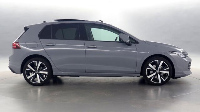 Volkswagen GOLF 1.5 eHybrid 204pk Life Edition DSG / Navigatie via App Connect / Stoel + Stuurverwarming / Panoramadak / Camera