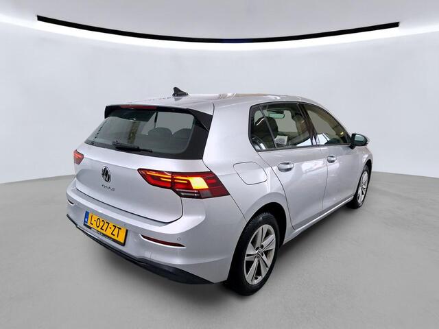 Volkswagen GOLF 1.0 TSI Life / CAMERA/ PARK. SENSOREN/ DIGITAL DASHBOARD/ ADAPT. CRUISE/ NAVI/ CLIMA