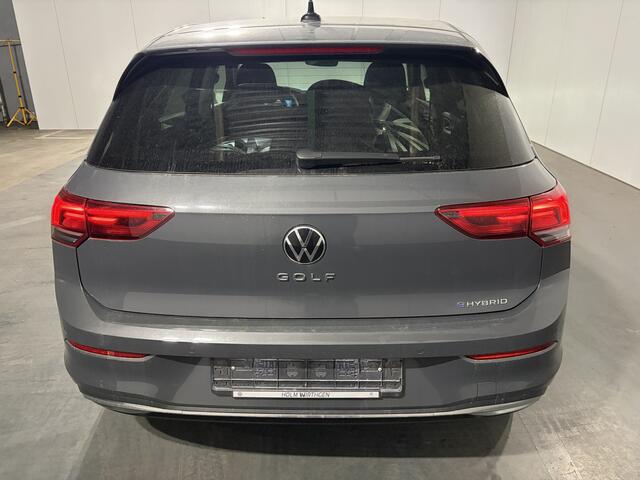 Volkswagen GOLF 1.4 eHybrid Style /AUTOMAAT/ DODE HOEK/ PARK. SENSOREN + CAMERA/ MEMORY SEATS/ STOEL-STUURVERWARM./ LED/ NAVI/ APP-CONNECT/ CLIMA/ LMV