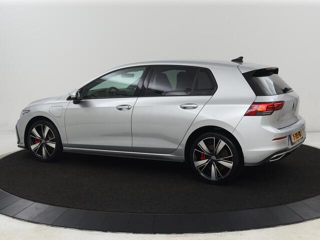 Volkswagen GOLF 1.4 eHybrid GTE | Stoelverarming | Trekhaak | Carplay | Adaptive cruise | 18'' | Sportstoelen | Navigatie | Sfeerverlichting | Climate control | Parkeerhulp | PHEV | Plug In