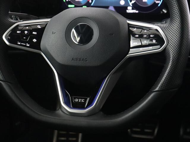 Volkswagen GOLF 1.4 eHybrid GTE | Stoelverarming | Trekhaak | Carplay | Adaptive cruise | 18'' | Sportstoelen | Navigatie | Sfeerverlichting | Climate control | Parkeerhulp | PHEV | Plug In