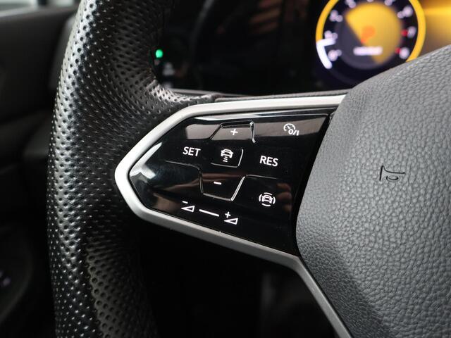 Volkswagen GOLF 1.5 eTSI R-Line | 150 PK | Automaat | Multifunctioneel stuurwiel | Stoelverwarming | Achteruitrij camera |