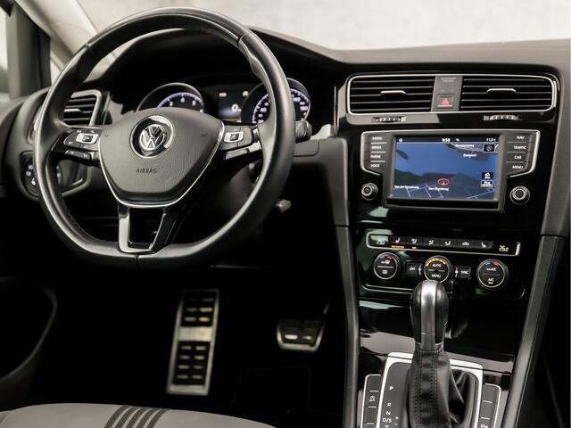 Volkswagen GOLF 1.2 TSI Sportline Automaat (APPLE CARPLAY, NAVIGATIE, CLIMATE, XENON, STOELVERWARMING, LM VELGEN, SPORTSTOELEN, GETINT GLAS, PARKEERSENSOREN, LEDER STUURWIEL, NIEUWSTAAT)
