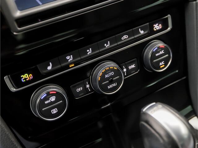 Volkswagen GOLF 1.2 TSI Sportline Automaat (APPLE CARPLAY, NAVIGATIE, CLIMATE, XENON, STOELVERWARMING, LM VELGEN, SPORTSTOELEN, GETINT GLAS, PARKEERSENSOREN, LEDER STUURWIEL, NIEUWSTAAT)