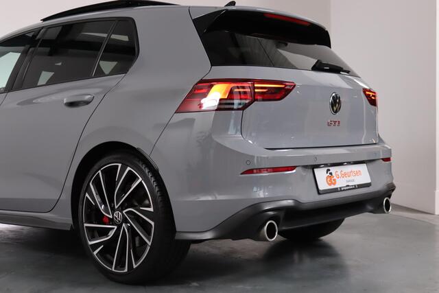 Volkswagen GOLF 8 2.0 TSI GTI 245 PK Panoramadak, Camera, Carplay, ACC, Blind spot, Moonstone Grey