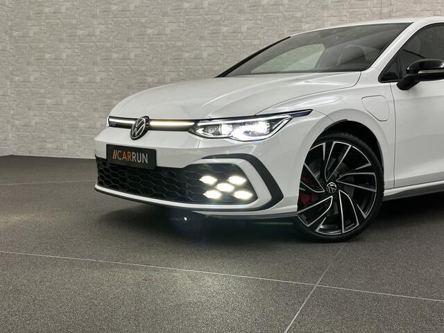 Volkswagen GOLF 1.4 eHybrid GTE | IQ-Light | ACC | 19'' | GTI Diffuser | Trekhaak | Stuurwielverwarming | Achteruitrij-Camera | 3-Zone Clima | Carplay | Sfeerverlichting | Draadloos Laden |