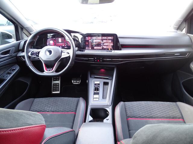 Volkswagen GOLF 2.0 TSI GTI CLUB SPORT 300 PK | PANORAMADAK | NAVIGATIE | SFEERVERLICHTING | STOEL/STUUR VERWARMING | DAB | ACHTERUIT RIJ CAMERA | LED PAKKET | IQ LED | APPLE CARPLAY |