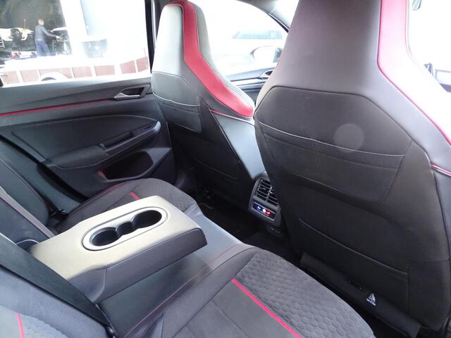 Volkswagen GOLF 2.0 TSI GTI CLUB SPORT 300 PK | PANORAMADAK | NAVIGATIE | SFEERVERLICHTING | STOEL/STUUR VERWARMING | DAB | ACHTERUIT RIJ CAMERA | LED PAKKET | IQ LED | APPLE CARPLAY |