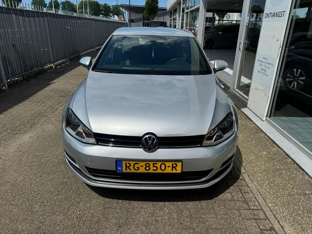 Volkswagen GOLF 1.6 TDI Connected Series - Automaat | Navigatie | Cruise control | Navigatiesysteem full map |