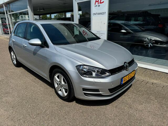 Volkswagen GOLF 1.6 TDI Connected Series - Automaat | Navigatie | Cruise control | Navigatiesysteem full map |