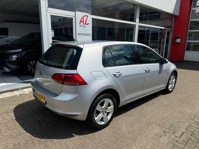 Volkswagen GOLF 1.6 TDI Connected Series - Automaat | Navigatie | Cruise control | Navigatiesysteem full map |