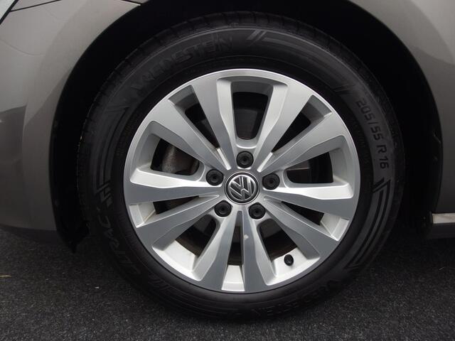 Volkswagen GOLF Variant 1.0 TSI Connected Series CARPLAY / CAMERA / DAB+ / CRUISE / PDC / BLUETOOTH / NL-AUTO