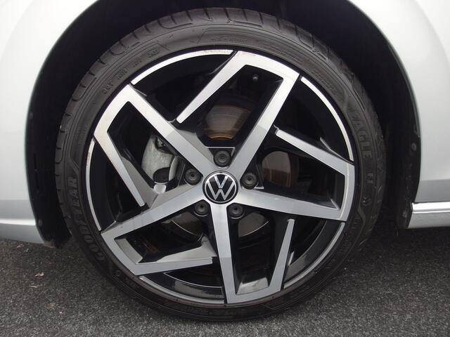 Volkswagen GOLF 1.5 eTSI 150PK 1st Edition Style AUTOMAAT / PANORAMADAK / FULL LED / SFEER / STOELVERW / NAVI / CARPLAY / DAB+ / ACC / NL-AUTO