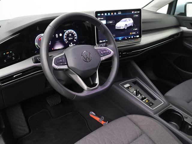 Volkswagen GOLF 1.5 eHybrid Life Edition | 204 PK | Automaat | Panoramadak | Achteruitrij camera | Actieve Cruisecontrol |