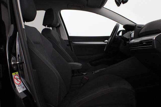 Volkswagen GOLF Variant 1.0 eTSI Life Business Camera/Trekhaak/winterpakket/17inch/Adaptieve cruise control