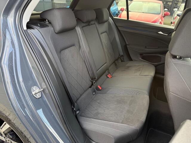 Volkswagen GOLF 1.5 eTSI Style DSG Navi Camera LED