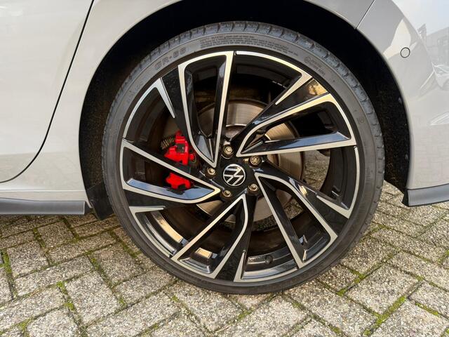 Volkswagen GOLF 2.0 TSI GTI 19"/Panoramadak/Head-up/IQ Light/Stoel + stuurverwarming/Camera/Apple Carplay & Android Auto