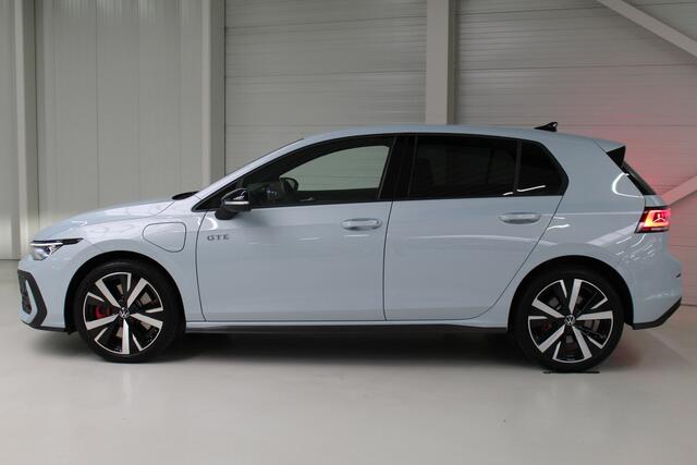 Volkswagen GOLF 1.5 eHybrid 272PK GTE Navigatie | Trekhaak | Camera | HUD | Adaptief onderstel | 18" Velgen