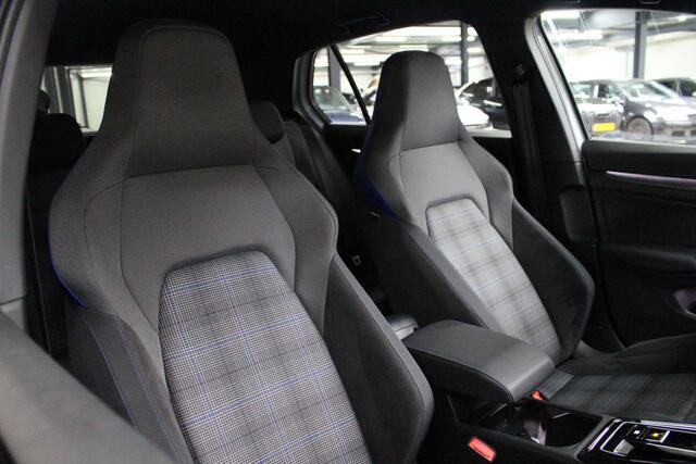 Volkswagen GOLF 1.5 eHybrid 272PK GTE Navigatie | Trekhaak | Camera | HUD | Adaptief onderstel | 18" Velgen