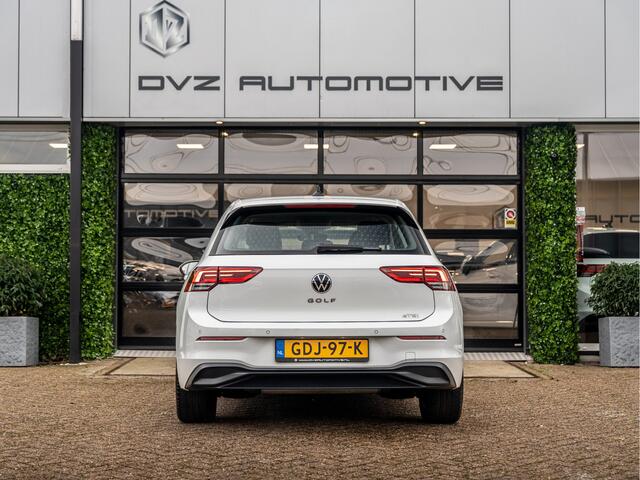 Volkswagen GOLF 1.0 eTSI DSG Active | Clima | Ambient |