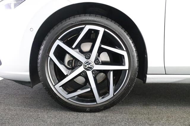 Volkswagen GOLF 1.5 TSI Style 130pk 6bak| Navi| 18'LMvelgen| head-up display| verwarmde voorstoelen
