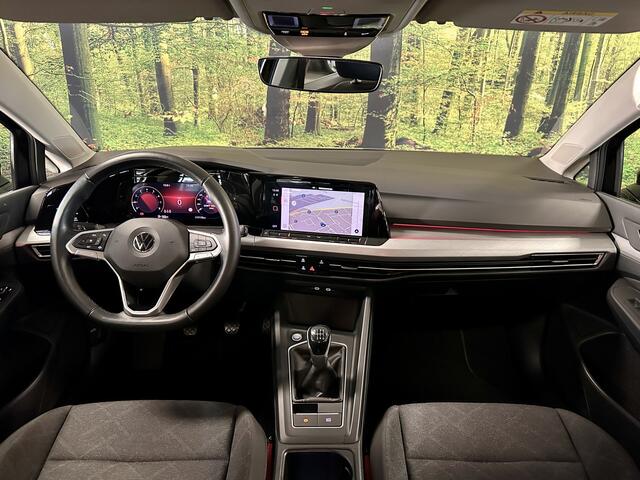 Volkswagen GOLF 1.0 TSI Life | Adaptive Cruise Control | Parkeersensoren | Apple Carplay | Android Auto | Sfeerverlichting | Trekhaak | 17" Lichtmetaal | Airconditioning