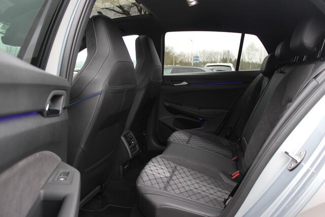 Volkswagen GOLF 1.5 eTSI R-Line Edition / Trekhaak / Panoramadak / 360Camera / Keyless / Matrix LED / 18'' / CarPlay / Stoelverwarming / DAB / ACC