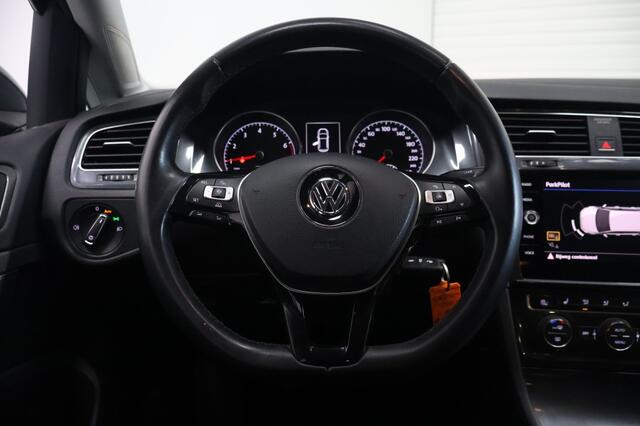 Volkswagen GOLF 1.0 TSI R-Line Highline | Carplay | Stoelverwarming | LED