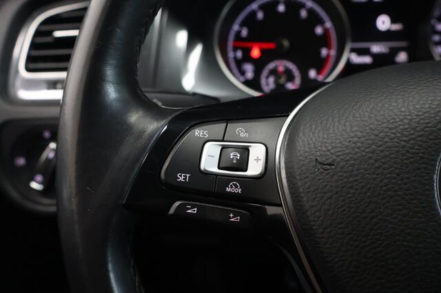 Volkswagen GOLF 1.0 TSI R-Line Highline | Carplay | Stoelverwarming | LED