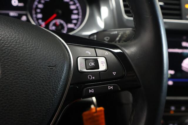 Volkswagen GOLF 1.0 TSI R-Line Highline | Carplay | Stoelverwarming | LED