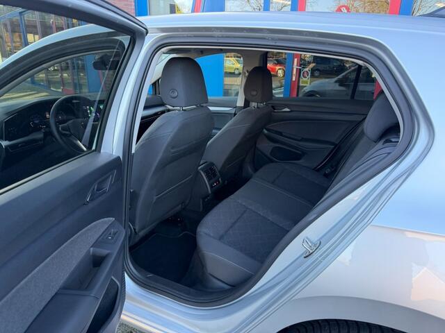 Volkswagen GOLF 1.0 eTSi Navi Carplay Virtueel Cockpit Led Airco(ECC)