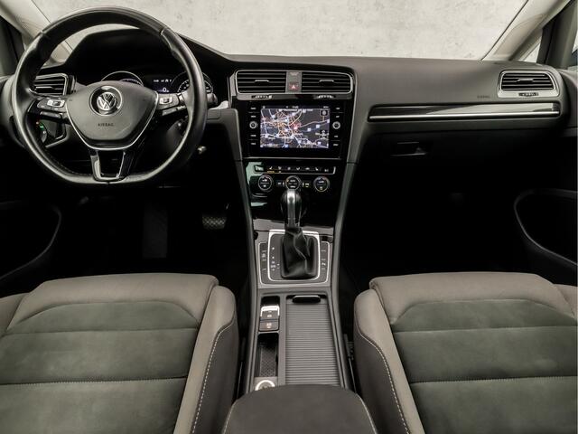 Volkswagen GOLF 1.5 TSI R-Line Sport 150Pk Automaat (APPLE CARPLAY, GROOT NAVI, CLIMATE, STOELVERWARMING, ALCANTARA, DYNAMISCHE KNIPPERLICHTEN, ADAPTIVE CRUISE, PARKEERSENSOREN, LED KOPLAMPEN, GETINT GLAS, NIEUWSTAAT)