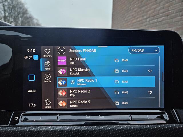 Volkswagen GOLF 1.5 eTSI R-Line