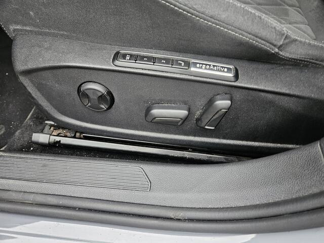 Volkswagen GOLF 1.5 eTSI Style