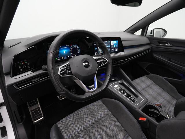 Volkswagen GOLF 1.4 eHybrid 245 pk DSG GTE | Panoramadak | Trekhaak | IQ Light | Head-up display | Stuur-/stoelverwarming | Achteruitrijcamera