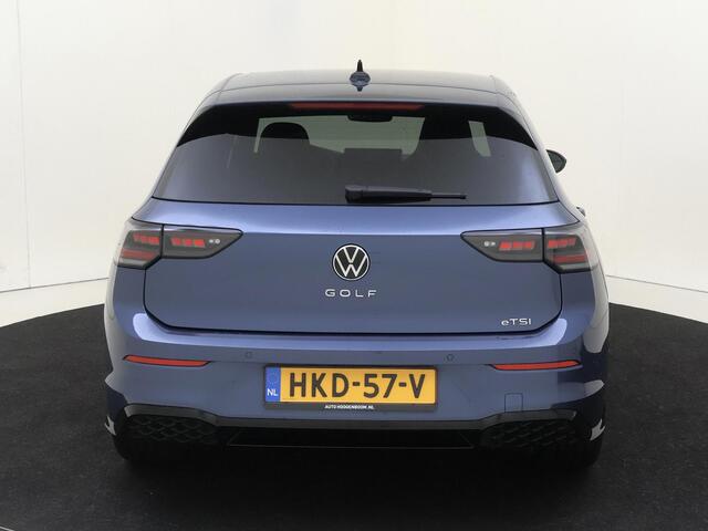 Volkswagen GOLF 1.5 eTSI R-Line Edition 1.5 eTSI R-Line | Navigatie | Parkeersensoren | Adaptieve cruise control | Sfeerverlichting | CarPlay | Draadloze telefoonlader |