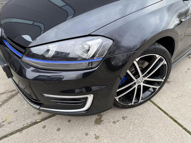 Volkswagen GOLF 1.4 TSI GTE | Pano | Keyless | LED | Carplay