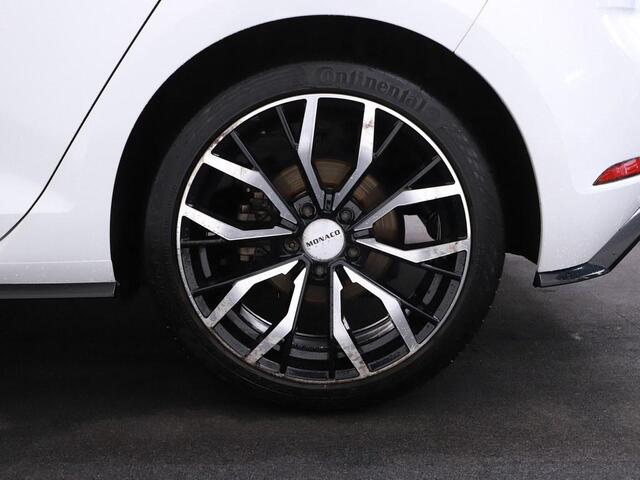 Volkswagen GOLF 1.5 TSI Highline Automaat/R-Line Trekhaak