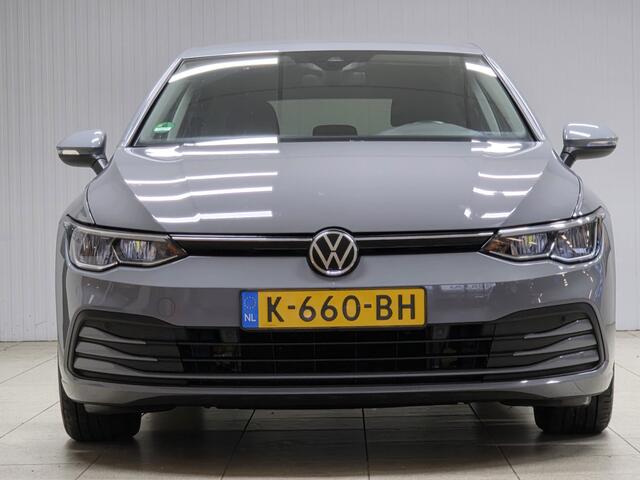Volkswagen GOLF 1.0 TSI Life/ Dealer Onderhouden!/ Trekhaak/ LED Koplampen/ Elek.Stoel+Memory/ Virtual Cockpit/ Apple+Android/ Stoel+Stuurverw./ Sportstoel/ 16''LMV/ Clima/ Navi/ Cruise.Adaptief/ Bluetooth/ PDC V+A.